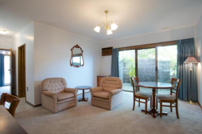 Golden Grain Motor Inn, Horsham